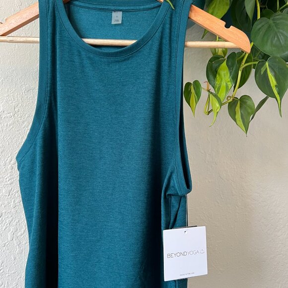Beyond Yoga Featherweight Rebalance Tank - Picture 4 of 5